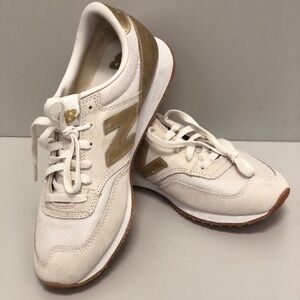 Women’s New Balance moonbeam gold 620 sneakers size 8